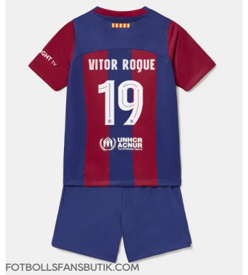 Barcelona Vitor Roque #19 Replika Hemmatröja Barn 2023-24 Kortärmad (+ Korta byxor)